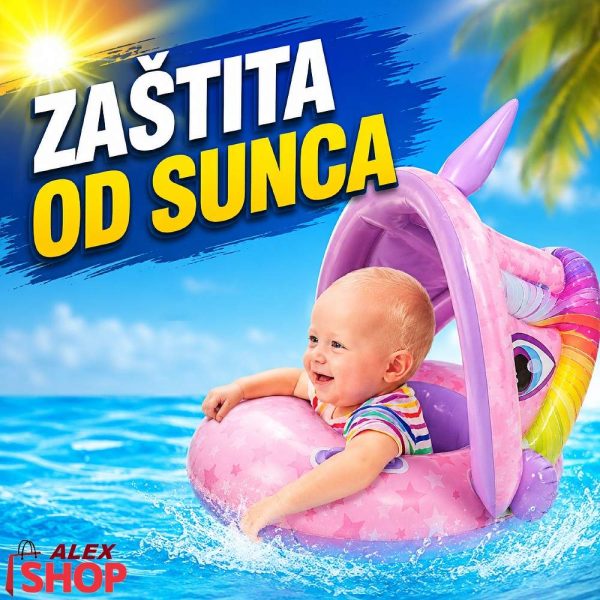 Beba u šlauf dubku sa zaštitnom tendom od sunca uživa u vodi tokom letnjeg dana