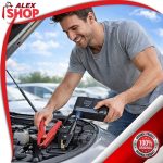 muškarac startuje auto prenosnim auto starterom jump starter za akumulator