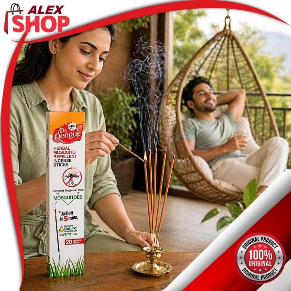 žena pali prirodne štapiće protiv komaraca na terasi dok muškarac odmara u pozadini