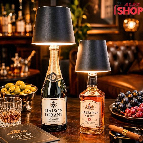 LED lampe na flašama viskija i šampanjca u luksuznom lounge baru
