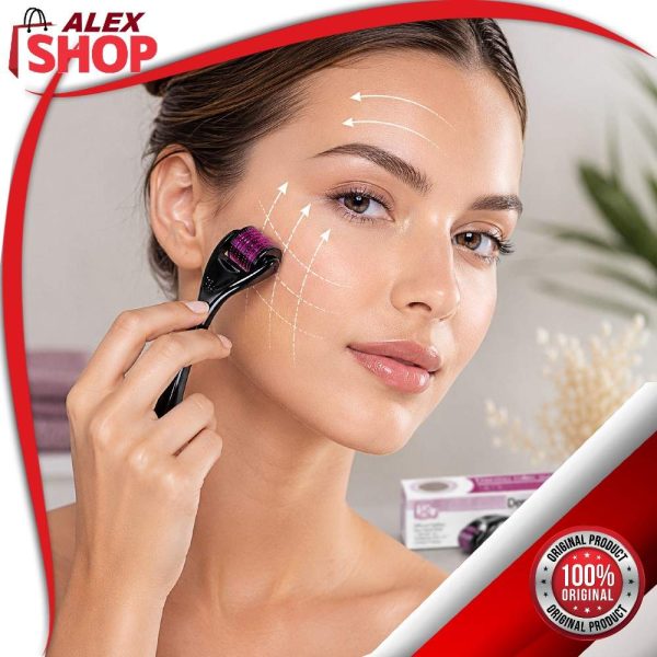 Devojka koristi derma roller za podmlađivanje i regeneraciju kože lica