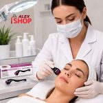 Profesionalni tretman derma rollerom u kozmetičkom salonu