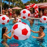 Džinovska crveno-bela balon fudbalska lopta za igru u bazenu